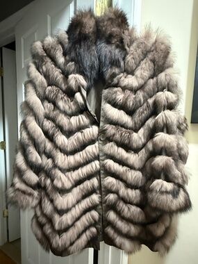 Stunning Beige Brown Chevron Pattern Reversible Fur Coat – Statement Piece